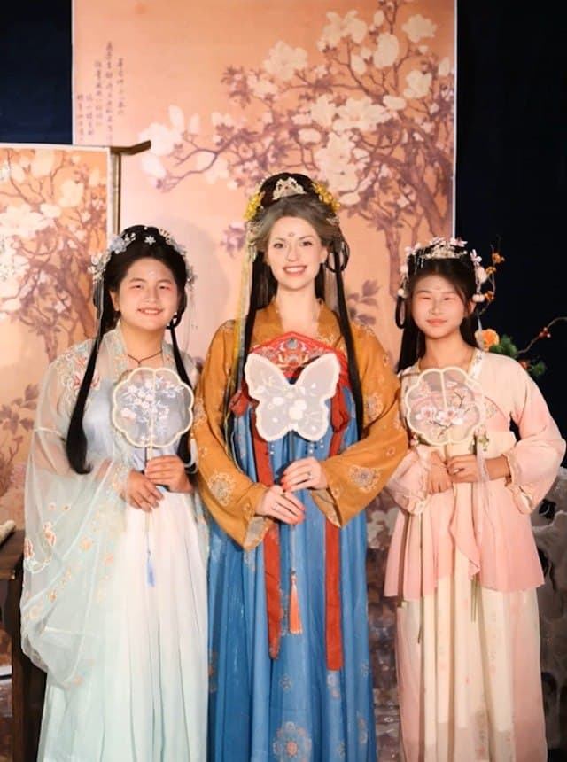 7月24日,密歇根州渥太华格兰德港,一男子因家庭纠纷枪杀家中妻子女8口人后,纵火灭门吞枪自杀。 案發於7月24日中午,曼迪夫婦家中冒煙,消防員趕抵現場,發現屋…