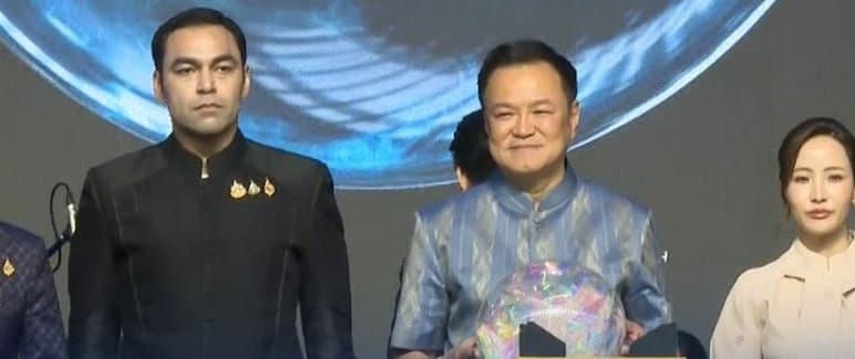 #泰国新闻 泰国OTOP美术购物节火热启幕,总理阿努廷出席开幕,两日半销售额突破1.57亿泰铢 泰国总理阿努廷亲自出席主持OTOP美术购物节开幕仪式,整场活动…