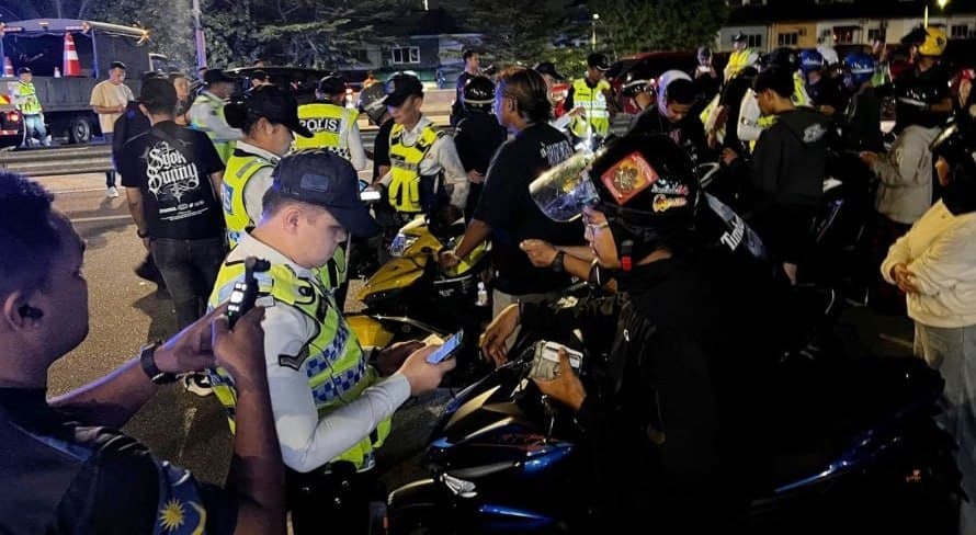 #马来西亚新闻 【淡江大道开展飙车取缔行动 警方扣押41辆摩托逮捕5人开出414张罚单】 2026年08月18日消息,清晨有一批飙车人员打算在淡江大道进行危险…