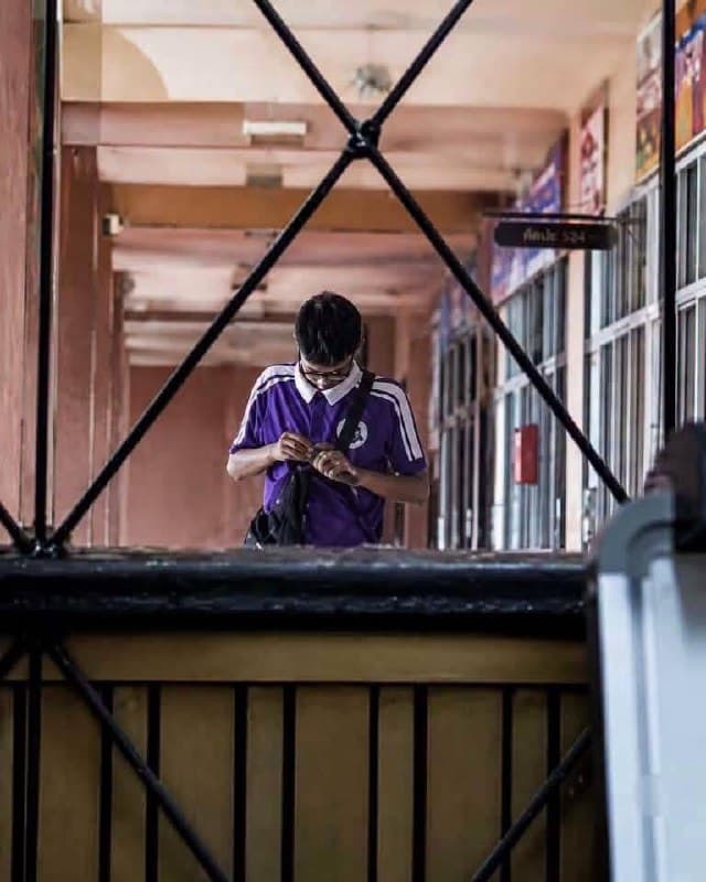 泰国暖武里府一所学校今天发生枪击案。 一名疑似九年级学生在校园内开枪,造成3名教师、3名学生和嫌疑人本人死亡,至少15人受伤。 警方随后又在嫌疑人家中发现其祖…