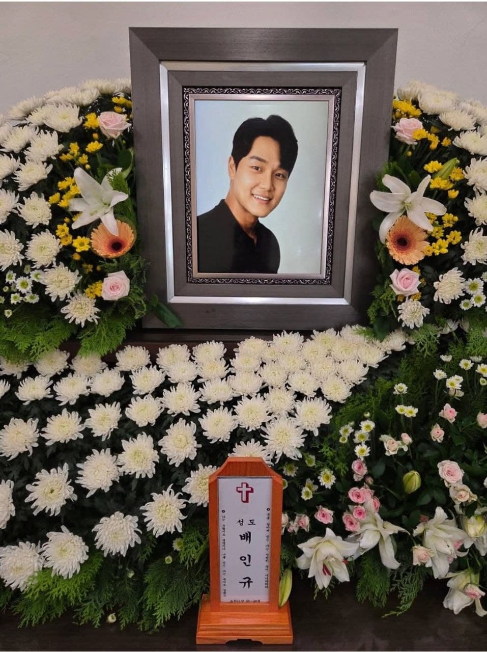 韩国“新男性力量”(신 남성연대)领袖,裴仁圭(배인규)先生于8月5日在韩国仁川永宗岛住所被发现离世,享年36岁。目前警方正在调查相关情况,具体死因尚未公布。…