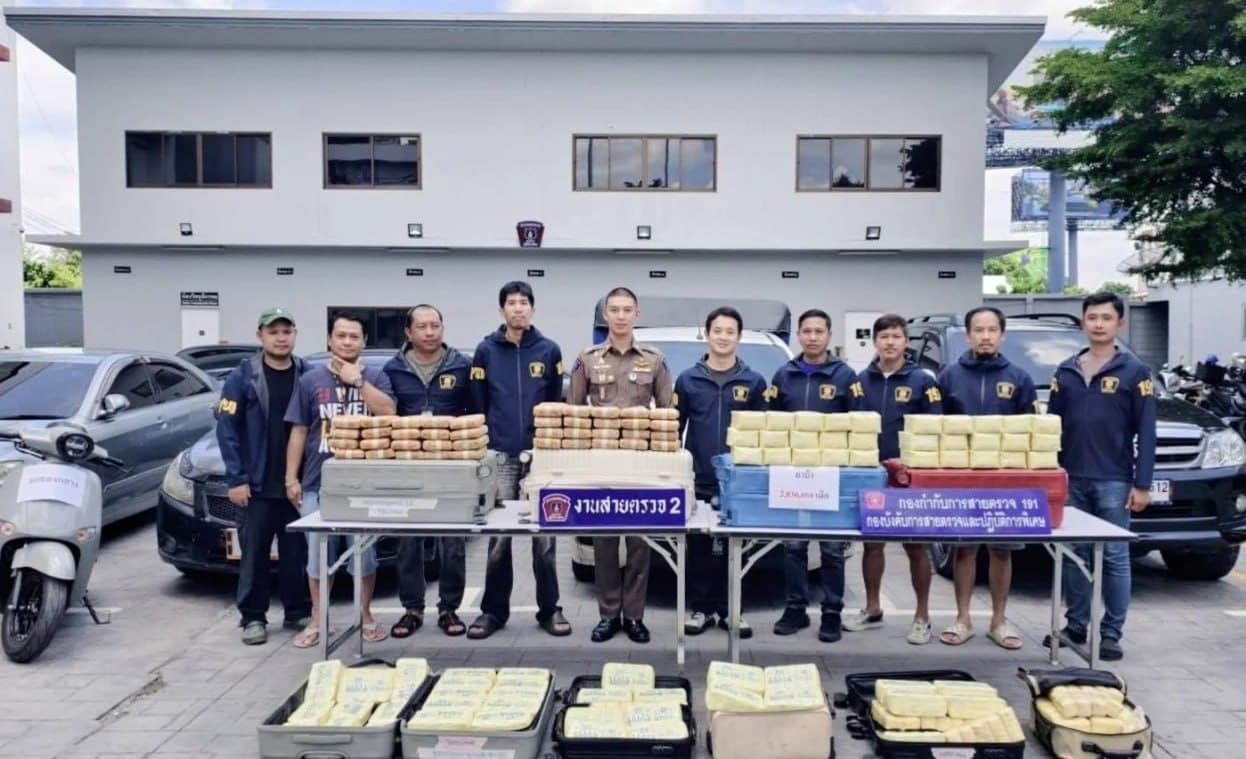 #泰国新闻 泰国191警方开展专项扫毒行动,抓获4人,缴获203.6万粒冰毒 2026年 8月19日消息,泰国191警方发起缉毒行动,成功破获一条由泰东北往曼…
