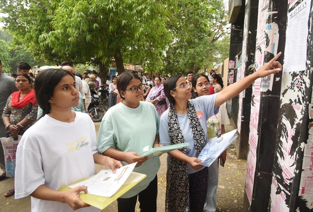 🇮🇳🎓 考试泄题引爆青年怒火,印度数千人抗议莫迪政府 ⠀ 印度各地数千名年轻人近日聚集在新德里,抗议医学院入学考试因疑似泄题被取消,并要求政府为长期存在的考试…