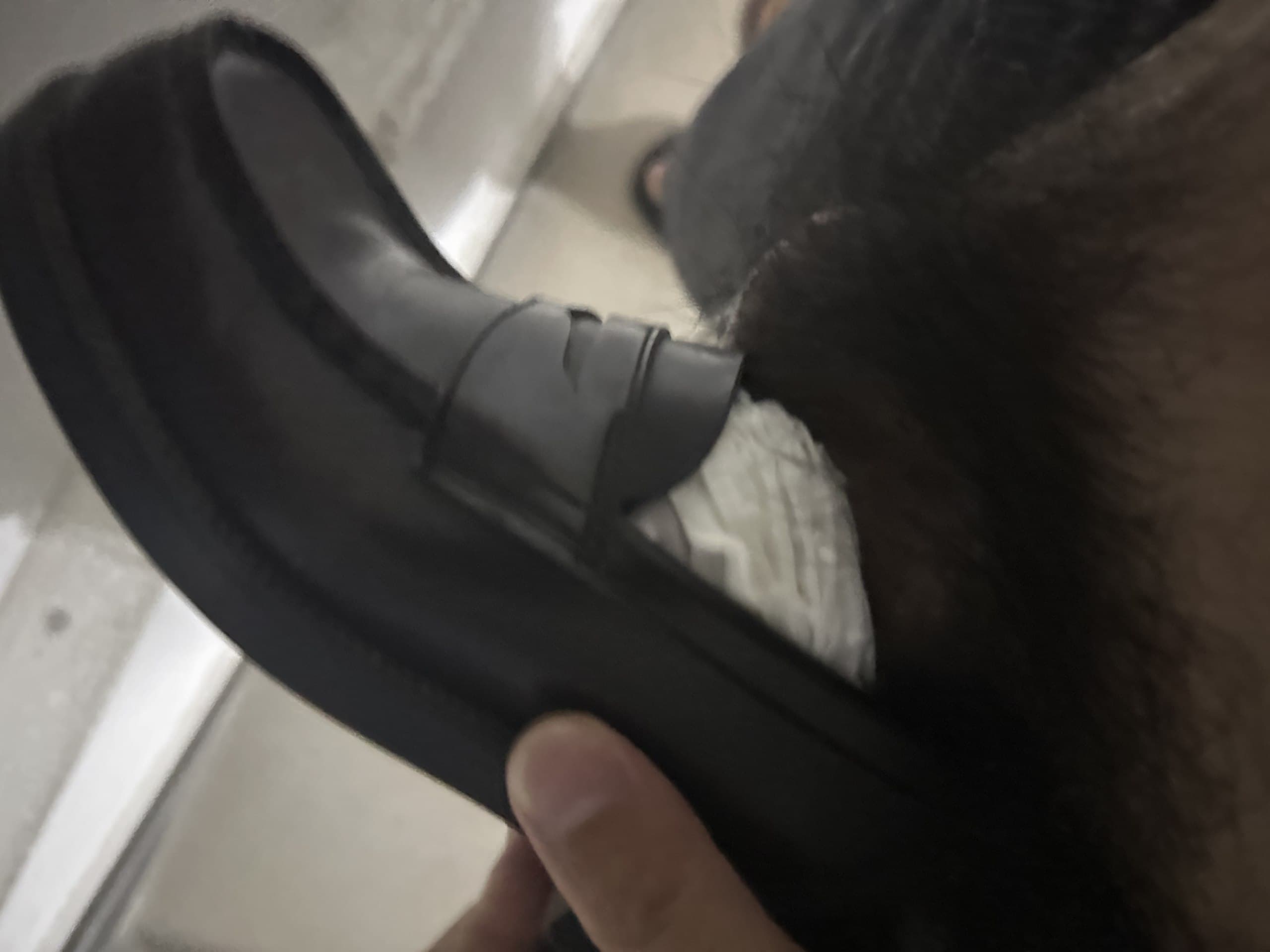 人生中第一次扫楼打胶就扫到丝袜小皮鞋 RT,昨晚是真的精虫上脑。。壮着胆就干了 同小区不同楼栋的 女主白白瘦瘦的 经常穿jk 跟过她好几次了 每次都隔老远在她…