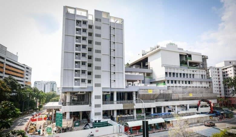 #新加坡新闻 蔡厝港油池首座专属小贩中心即将落成 居民等候三十年盼来项目落地 蔡厝港油池片区筹备多年的首座专属小贩中心即将启用,场所设于油池心苑综合项目二楼,…