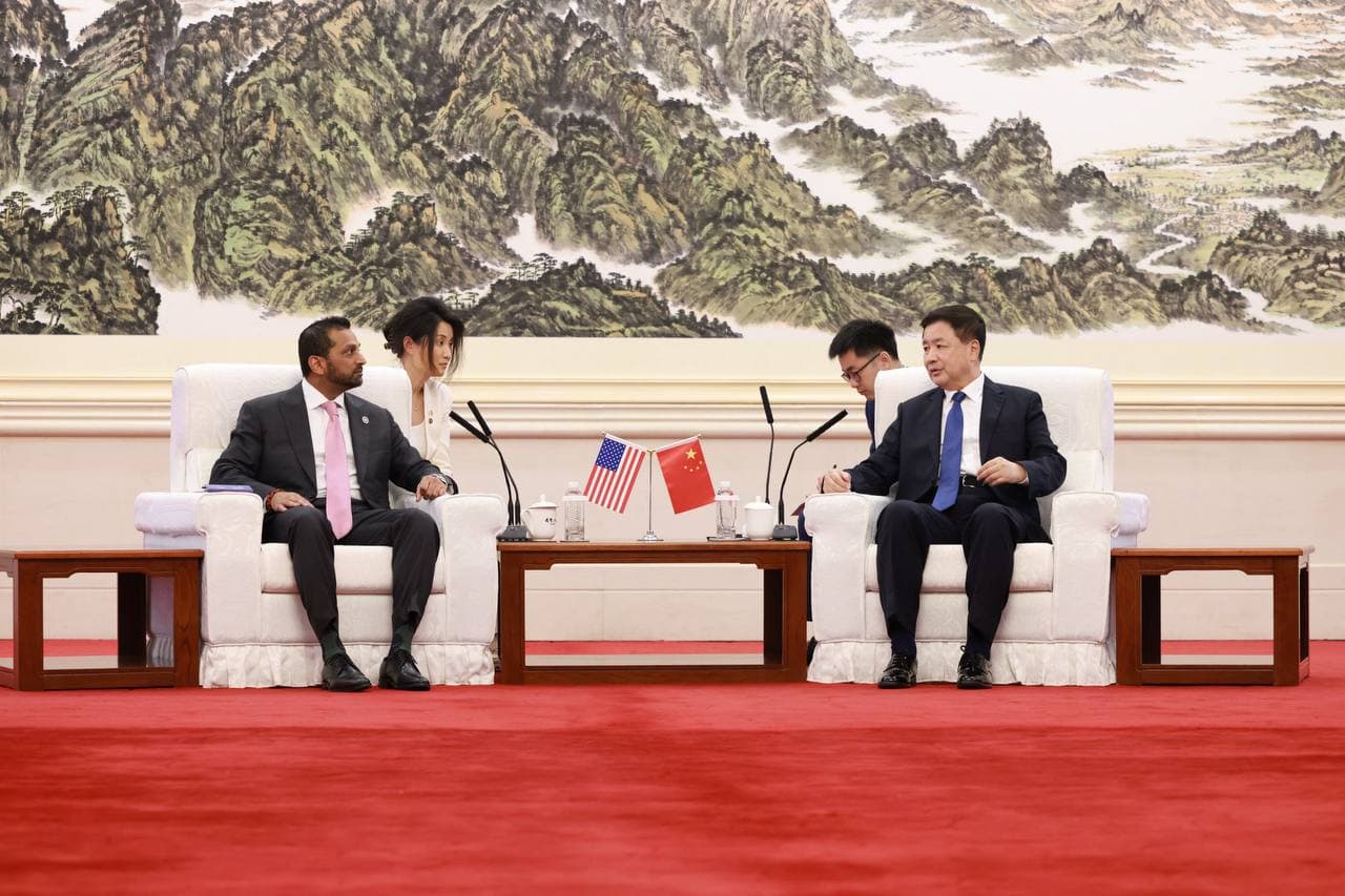 美国联邦调查局局长:再次来到北京,继续推进特朗普政府领导下的卓越工作,切断芬太尼前体化学品流通渠道,扩大我们在打击诈骗园区、打击对儿童的暴力犯罪,以及推进已见…
