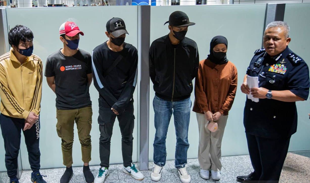 #马来西亚 武吉阿曼雷霆扫恶!歼灭外籍绑架团伙 6人落网 新中两名人质成功获救 2026年8月11日消息,马来西亚警方发起重磅缉恶行动!武吉阿曼刑事调查部针对…