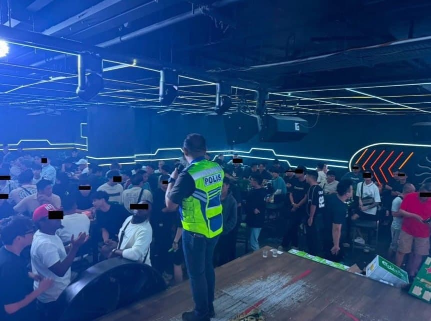 #马来西亚新闻 柔佛警方深夜开展扫黄专项行动 突袭 12 家夜店,抓获 209 名外籍从业者及 13 名场所负责人 2026年8月9日消息,马来西亚柔佛州警方…