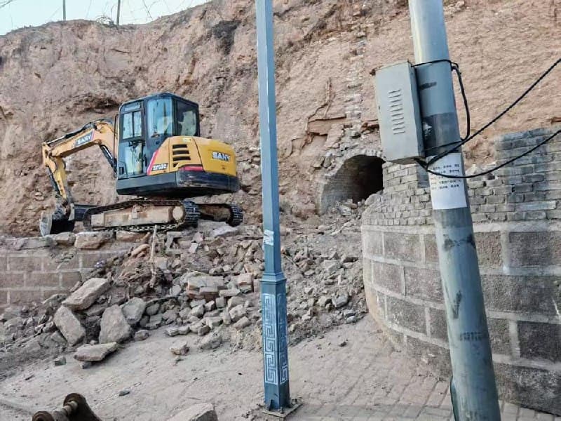 山西省文物局回应“明城墙遭拆旧建新”:正调查,国家文物局已关注 澎湃新闻独家报道《影子调查丨山西中阳残存明代城墙遭“拆旧建新”,墙砖被按废物丢弃》引发讨论。8…