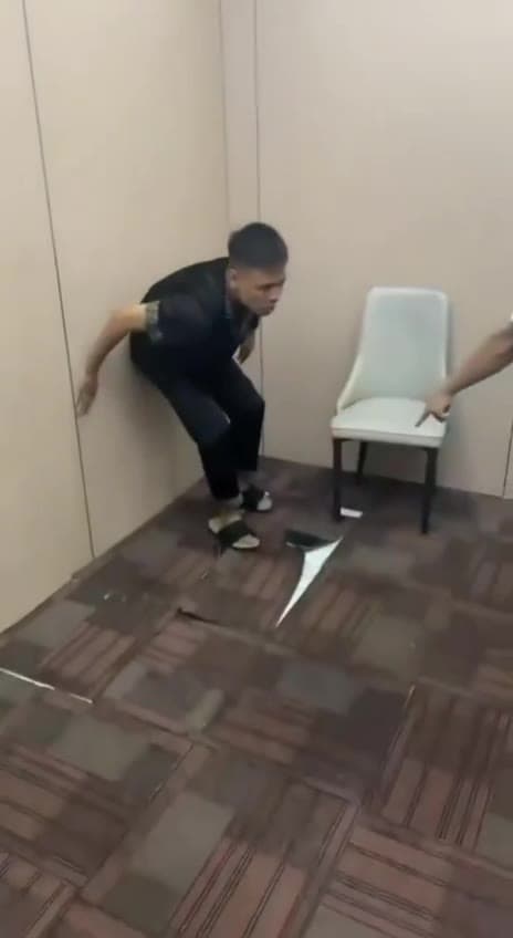 越南 这样 #打人(视频 1/1)