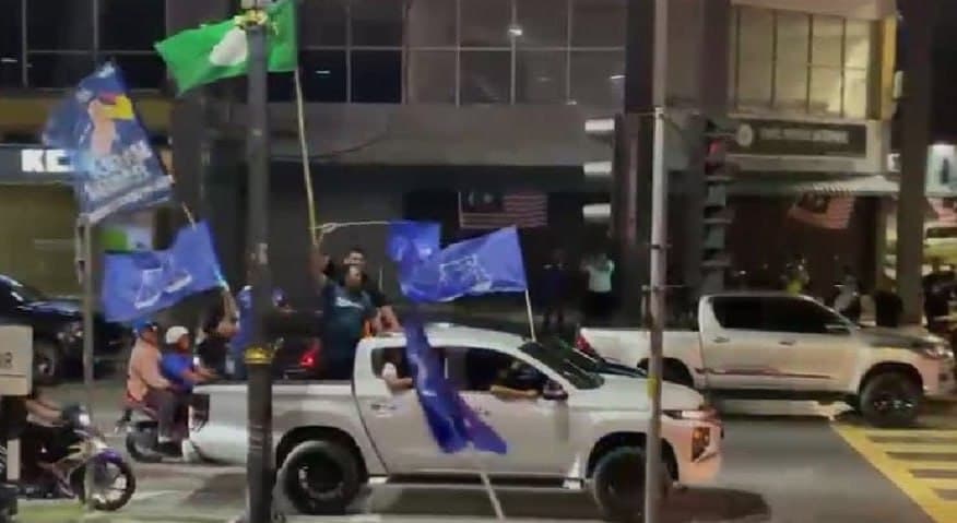 #马来西亚新闻 森州选举国阵国盟联合取胜,大批支持者聚集巫统大厦欢庆 2026年8月2日消息,森美兰州选举尘埃落定,国阵与国盟达成合作,联合组建新一届州政府。…