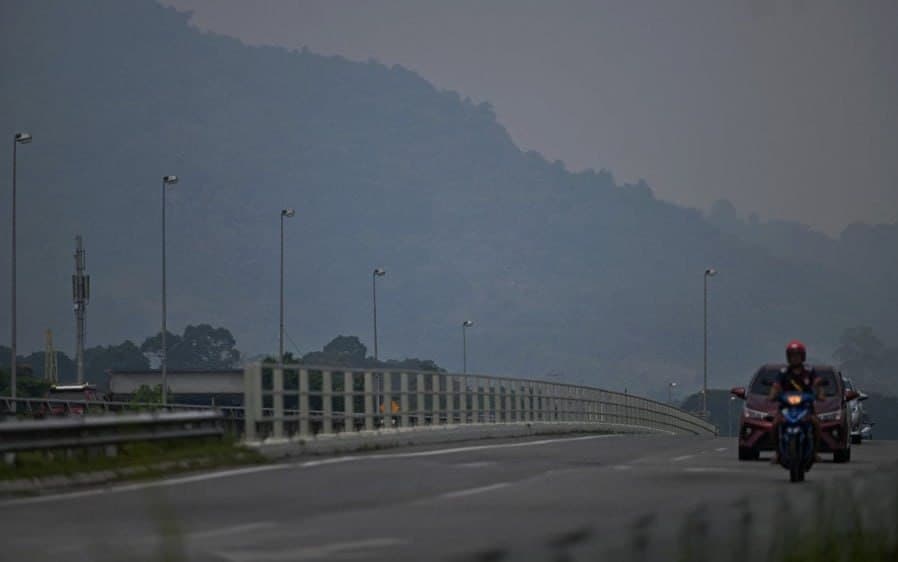 #马来西亚新闻 【烟霾持续恶化!全国11地空污指数不健康】🇲🇾 2026年8月15日消息,截至当日上午9时,马来西亚全国共有11个地区的空气污染指数(API)…
