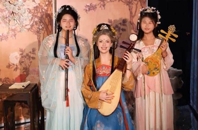 7月24日,密歇根州渥太华格兰德港,一男子因家庭纠纷枪杀家中妻子女8口人后,纵火灭门吞枪自杀。 案發於7月24日中午,曼迪夫婦家中冒煙,消防員趕抵現場,發現屋…