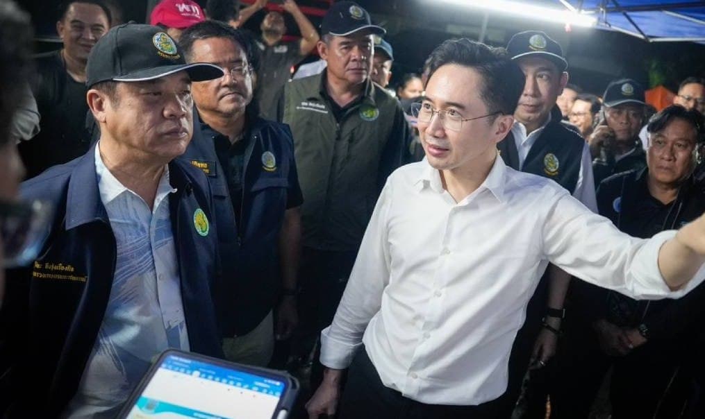 #泰国新闻 楠河水位逼近堤顶,副总理进驻设立统一指挥部,下令加高防护60厘米 2026年 8月19日消息,楠府普阿地区24小时累计降雨量达277.6毫米,楠河…