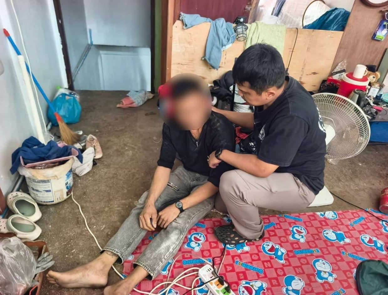 #泰国新闻 潜逃十七载落网,警方通缉61号嫌犯曼谷出租屋被抓获 2026年 8月14日消息,在犯罪打击局局长帕塔纳萨克·布帕苏万少将的指挥下,泰国警方于曼谷蓬…