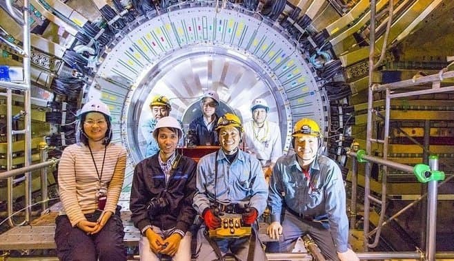 #越南新闻 越南科学家参与全球顶尖粒子物理实验,助力探索宇宙起源 越南科学家依托“日本精选国际高能物理研究”项目,深度参与Belle II、T2K两项国际顶尖…