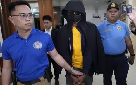 #菲律宾新闻 10 名 “行李箱男孩” 涉伪证罪被捕,当日缴保释金后获准释放,案件绑定防洪工程贪腐调查 2026 年 8 月 8 日消息,菲律宾拉斯皮纳斯地区…