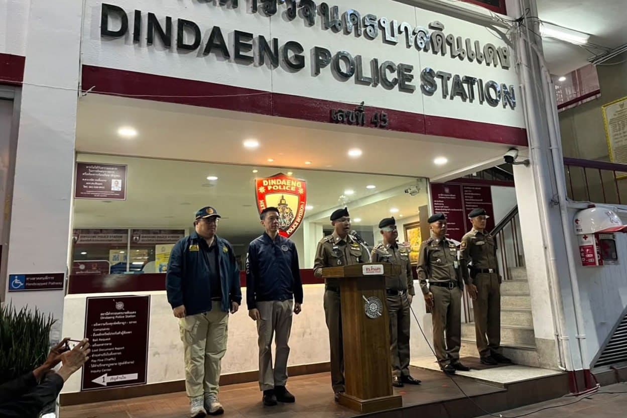 #泰国新闻 曼谷破获假“粉红卡”重大骗局,7人被捕,数百移民儿童虚假登记地址 泰国当局侦破曼谷丁丹公寓大规模虚假户籍登记案件,打掉借伪造居住地址骗取外国人“粉…