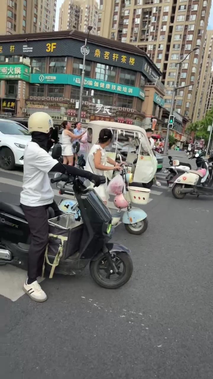 不是对手 街头 #打架(视频 1/1)