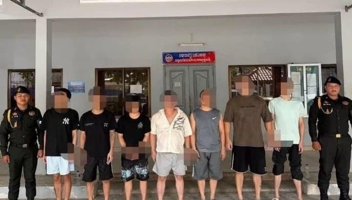 #柬埔寨新闻 柬埔寨西港中餐馆沦为隐蔽电诈窝点 12名中国籍人员被羁押 最高可判20年 2026年8月9日消息,柬埔寨西哈努克省宪兵对外通报一起隐蔽电诈案件,…
