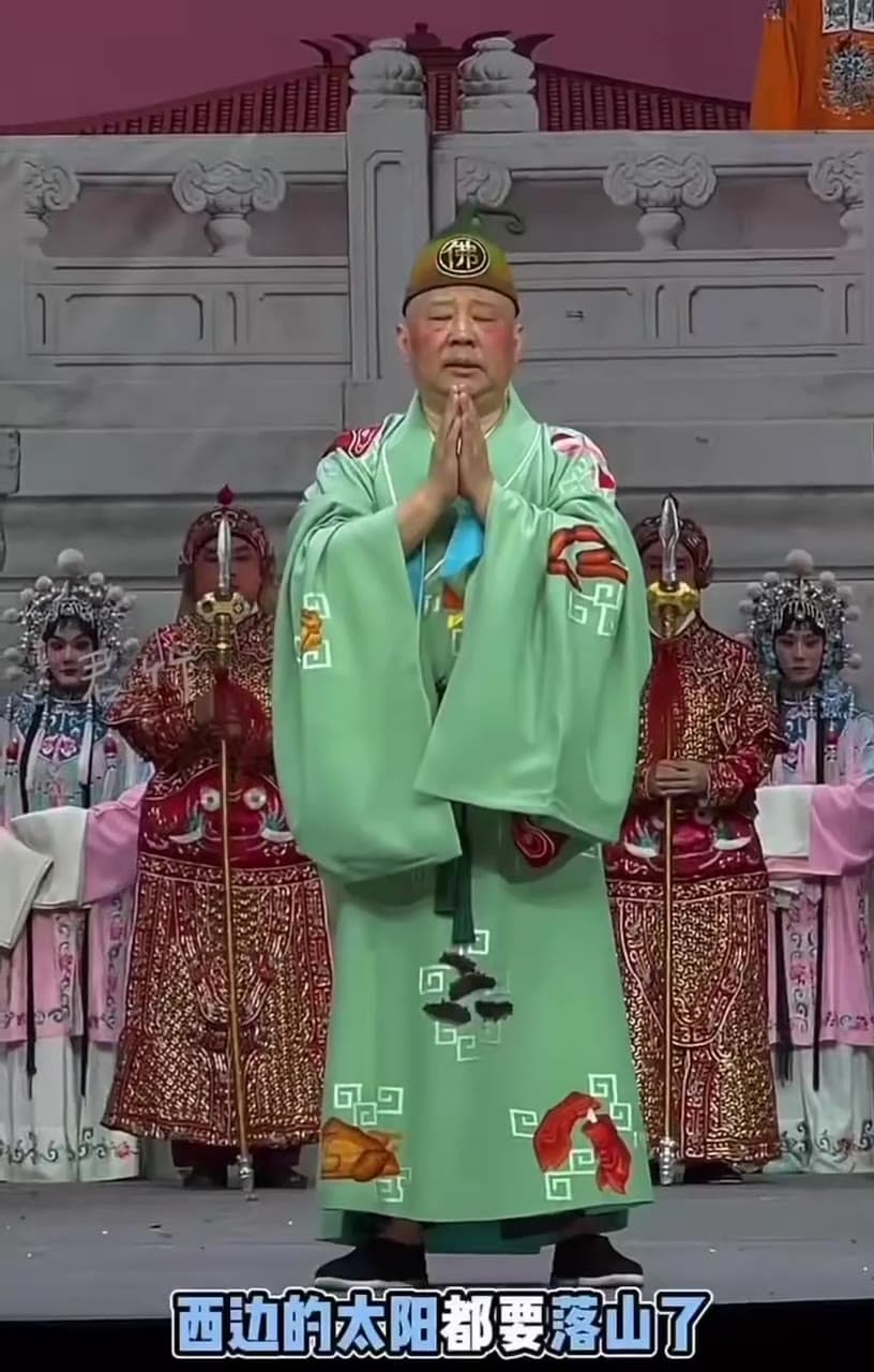 郭德纲被举报篡改红色革命歌曲,文旅局称已立案。近日,内地著名相声演员郭德纲,在表演济公活佛的演出中,使用了电影《铁道游击队》中的歌曲,本无伤大雅,但有革命群众…