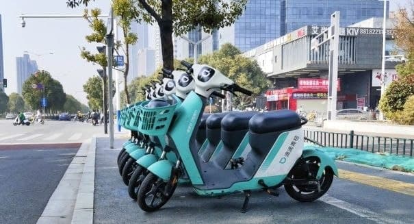 #泰国新闻 【滴滴拟在芭堤雅投放共享电单车 当地市政条例限制公共区域运营】 2026年8月20日消息,春武里府芭堤雅市长博兰湄19日下午于市政府会见中国滴滴出…