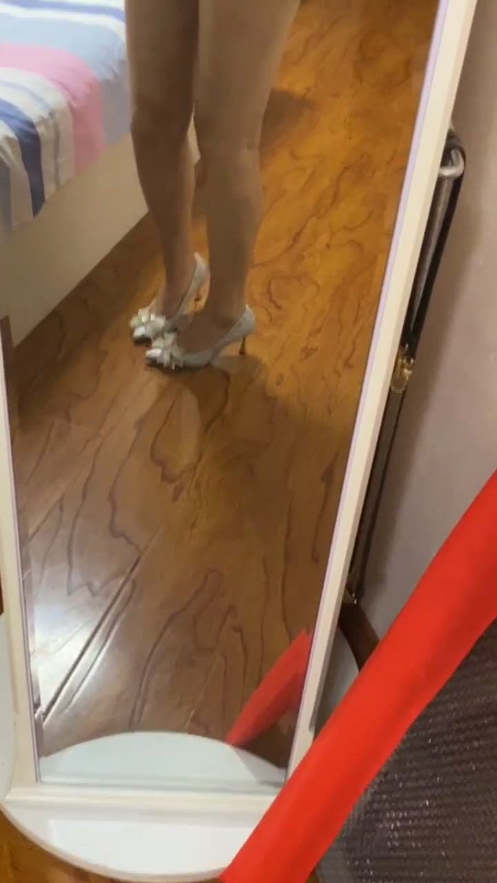 同事老婆的肉腿,真想扛着干(视频 1/1)